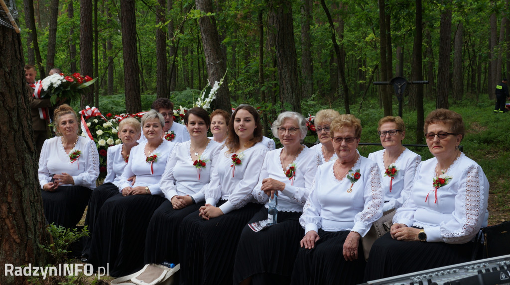 Uroczystość patriotyczna w lesie Baran