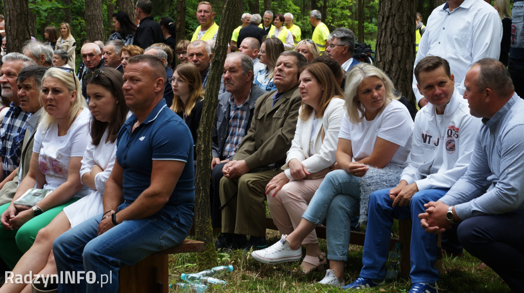 Uroczystość patriotyczna w lesie Baran