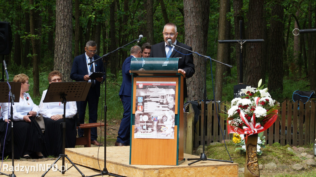 Uroczystość patriotyczna w lesie Baran