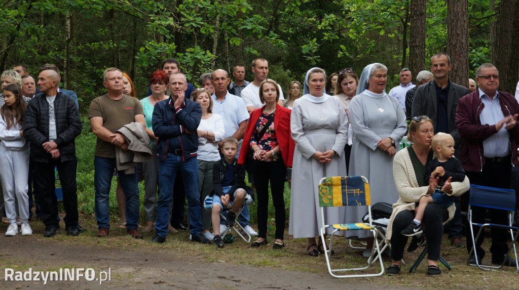 Uroczystość patriotyczna w lesie Baran