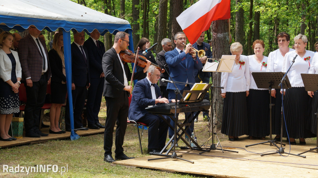Uroczystość patriotyczna w lesie Baran