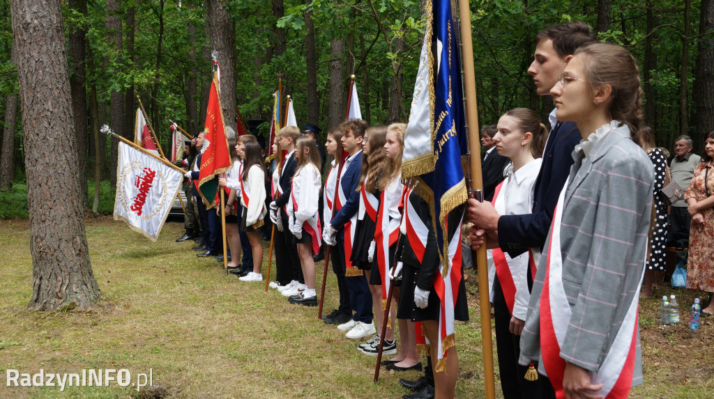 Uroczystość patriotyczna w lesie Baran