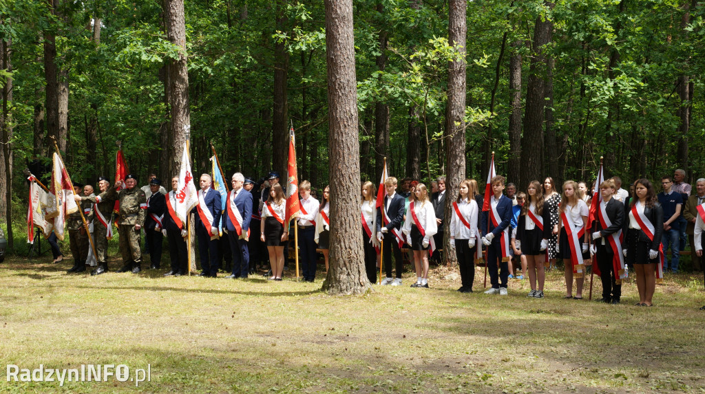 Uroczystość patriotyczna w lesie Baran