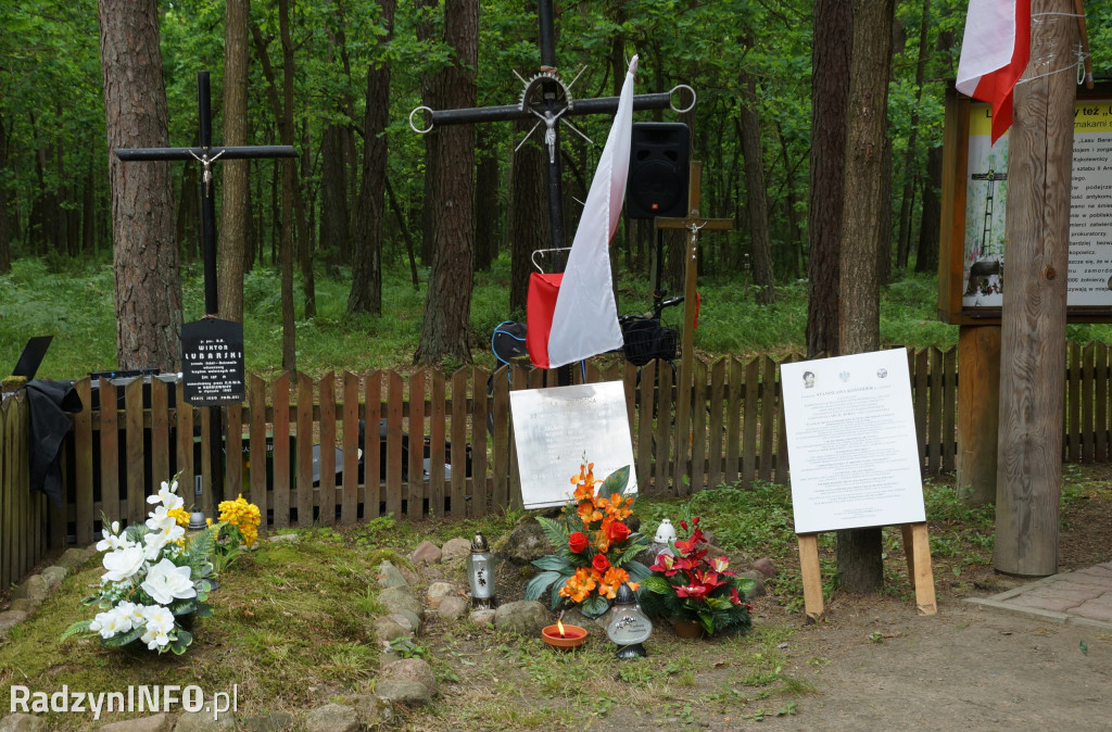 Uroczystość patriotyczna w lesie Baran