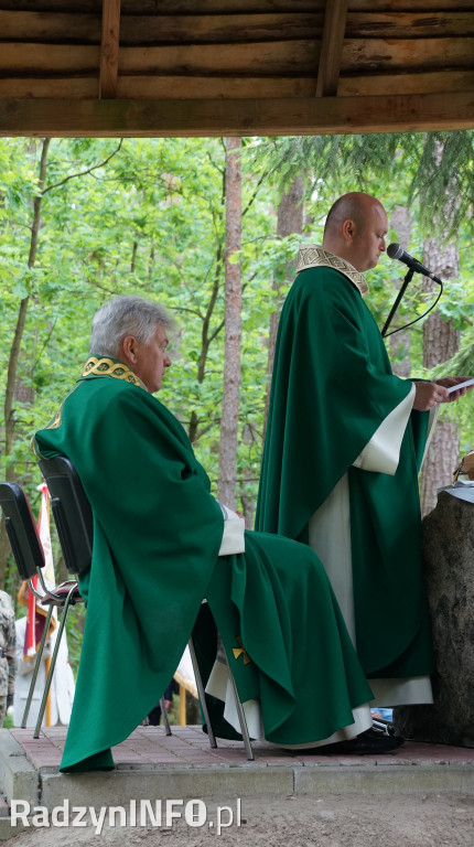 Uroczystość patriotyczna w lesie Baran