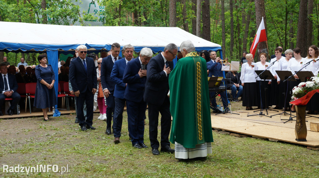 Uroczystość patriotyczna w lesie Baran