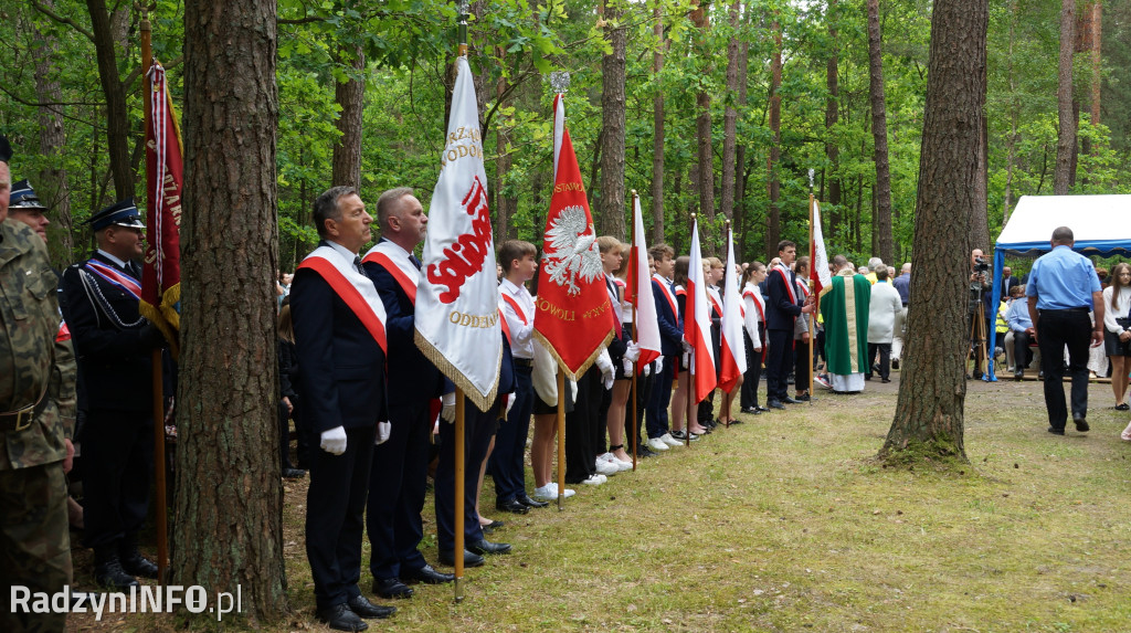 Uroczystość patriotyczna w lesie Baran