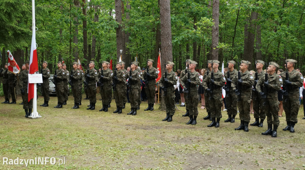 Uroczystość patriotyczna w lesie Baran