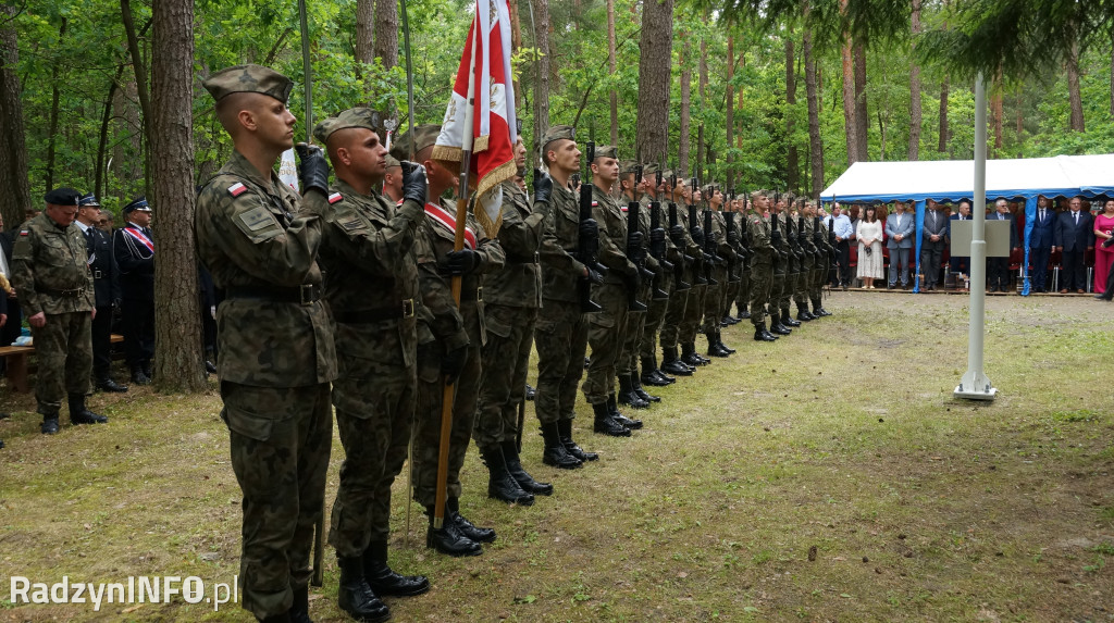 Uroczystość patriotyczna w lesie Baran