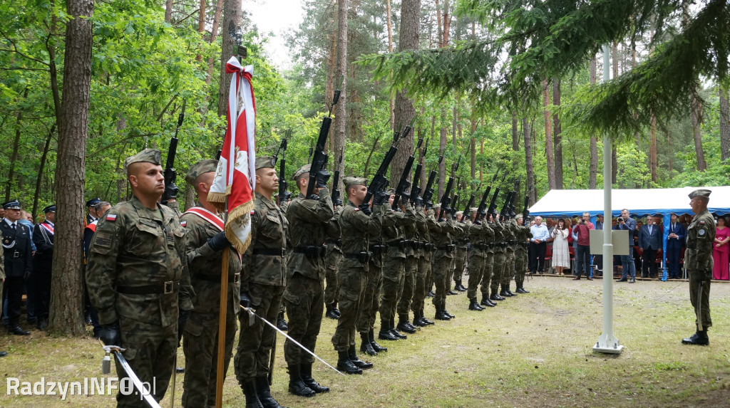 Uroczystość patriotyczna w lesie Baran