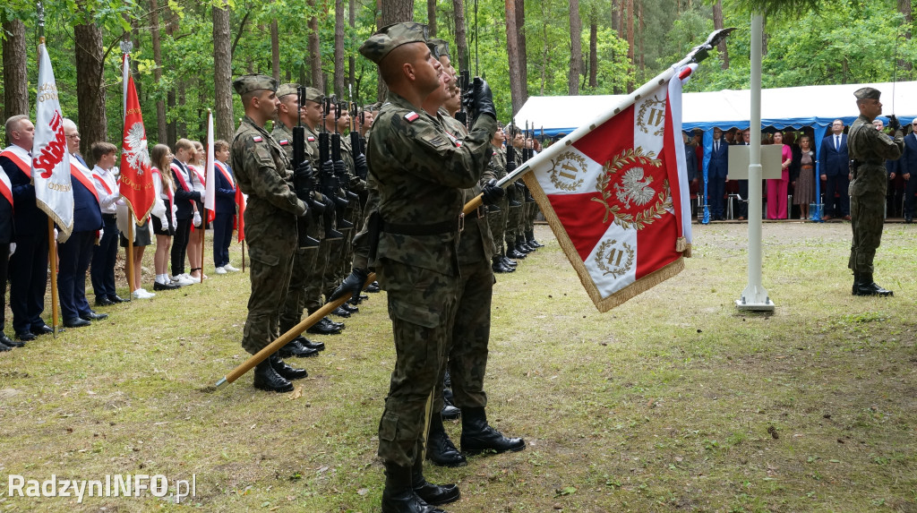 Uroczystość patriotyczna w lesie Baran