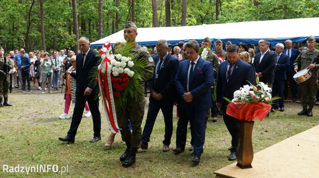 Uroczystość patriotyczna w lesie Baran
