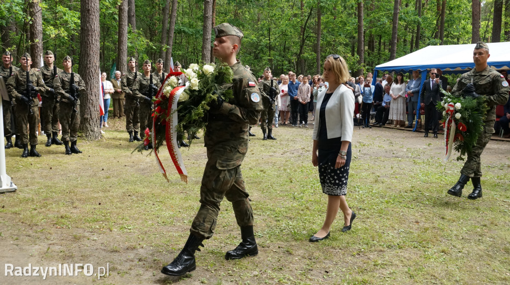 Uroczystość patriotyczna w lesie Baran