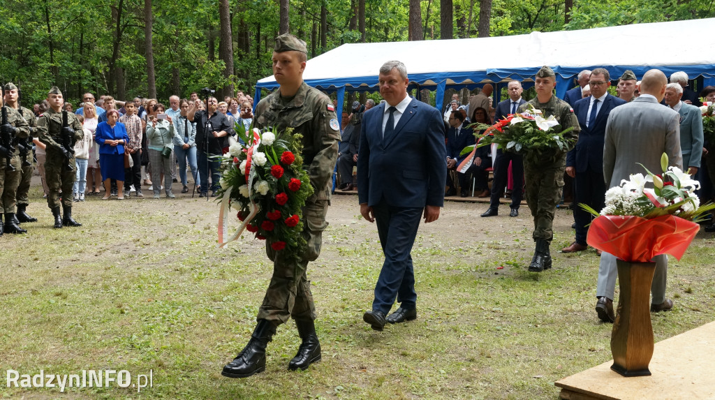 Uroczystość patriotyczna w lesie Baran