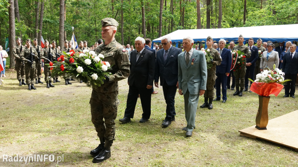 Uroczystość patriotyczna w lesie Baran