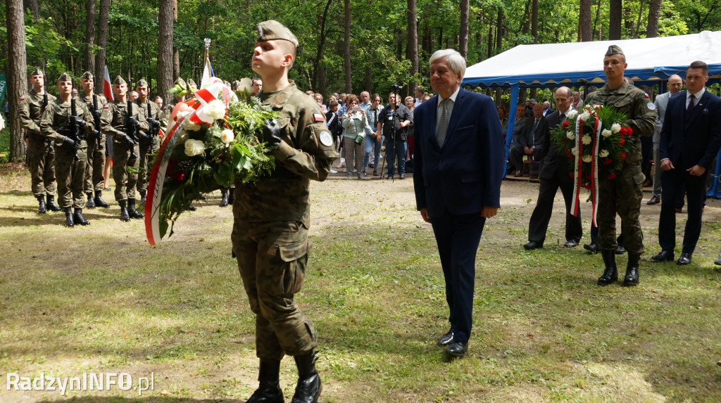 Uroczystość patriotyczna w lesie Baran