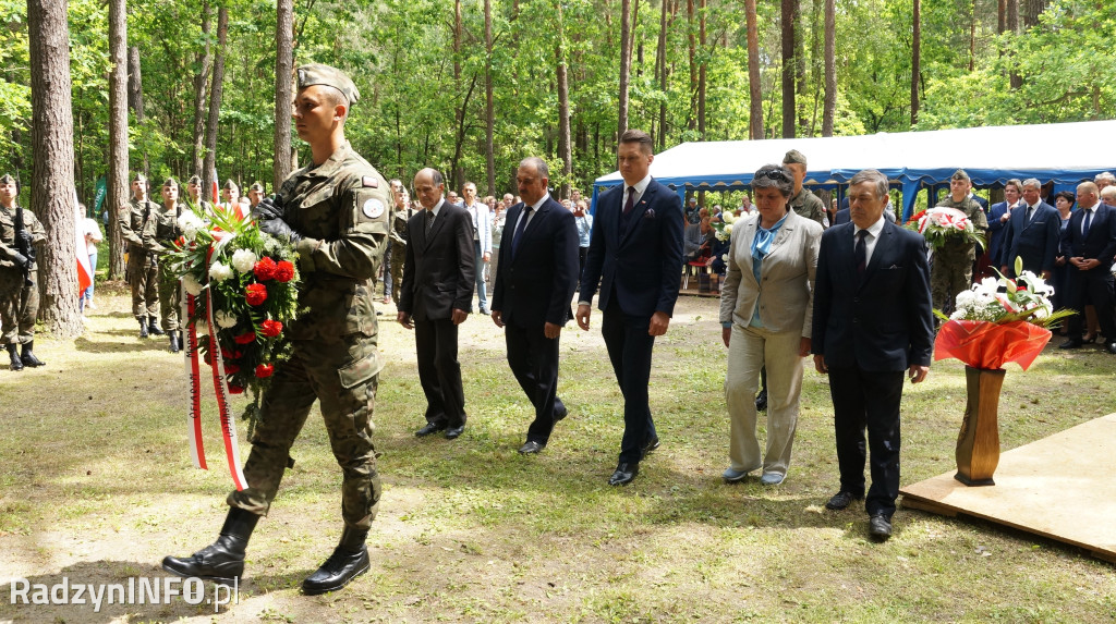 Uroczystość patriotyczna w lesie Baran