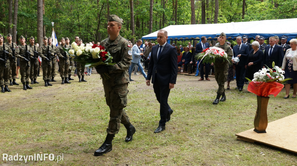 Uroczystość patriotyczna w lesie Baran