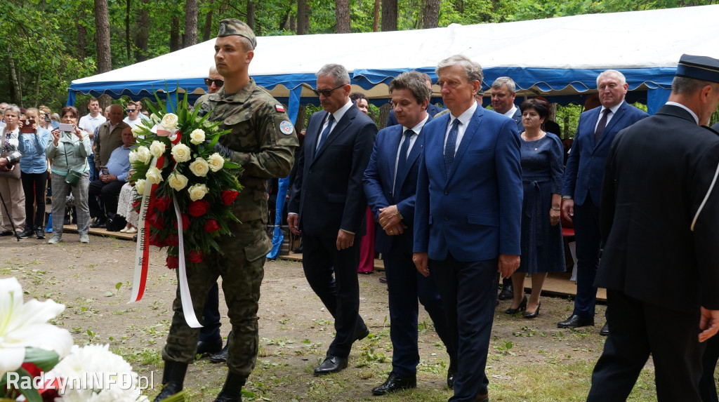 Uroczystość patriotyczna w lesie Baran