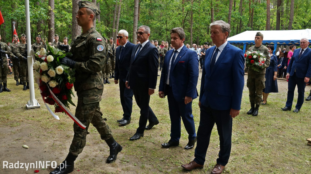 Uroczystość patriotyczna w lesie Baran