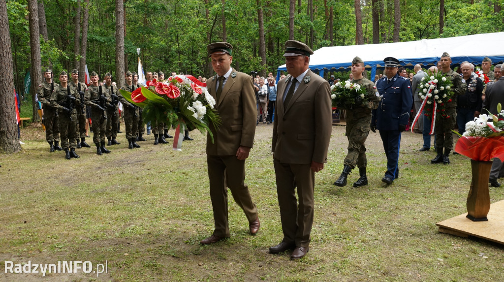 Uroczystość patriotyczna w lesie Baran