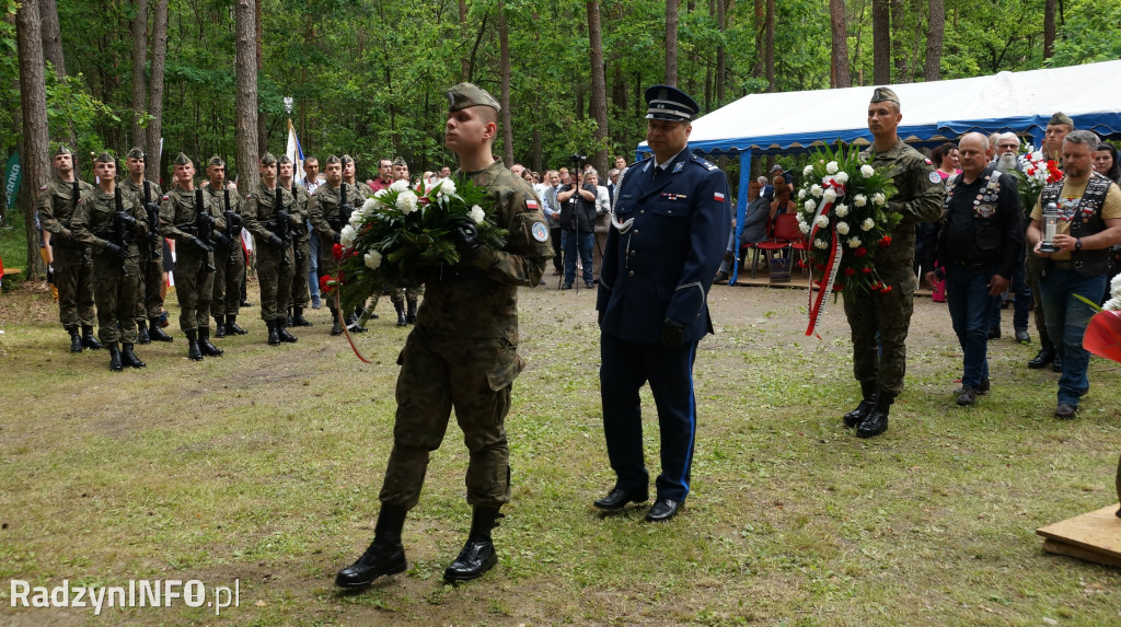 Uroczystość patriotyczna w lesie Baran