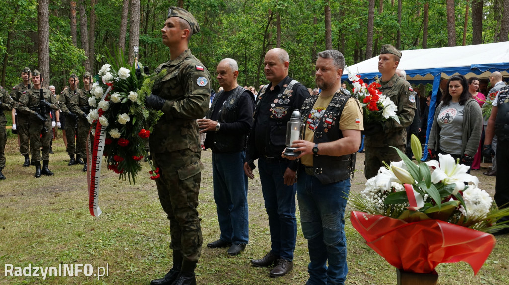 Uroczystość patriotyczna w lesie Baran