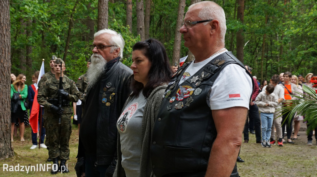 Uroczystość patriotyczna w lesie Baran
