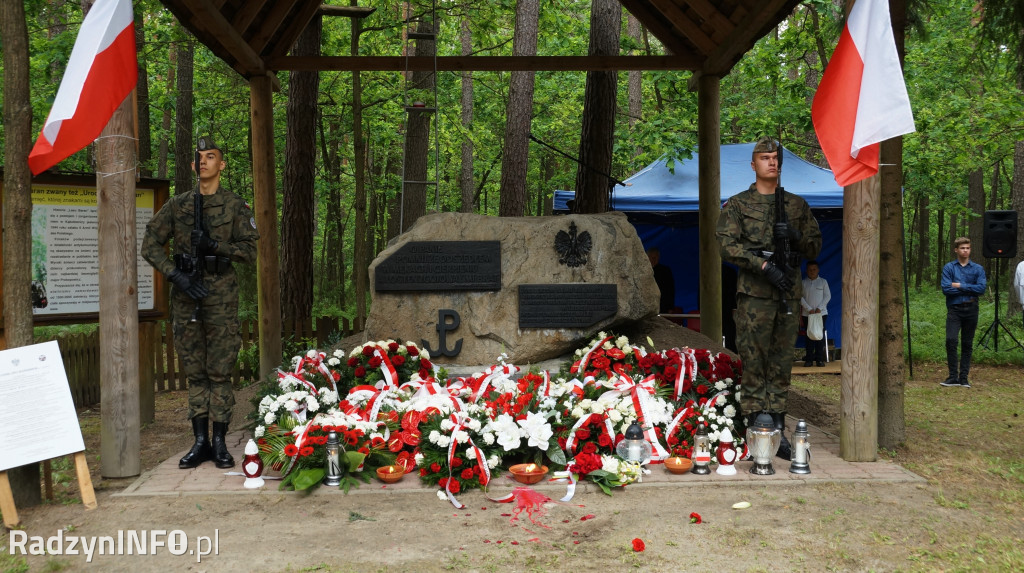Uroczystość patriotyczna w lesie Baran