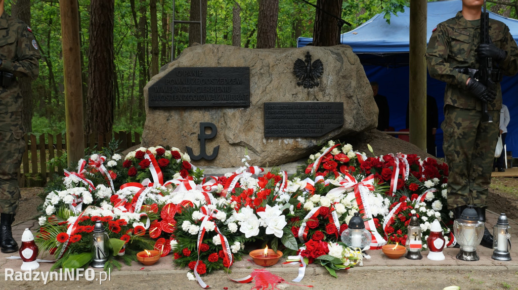 Uroczystość patriotyczna w lesie Baran