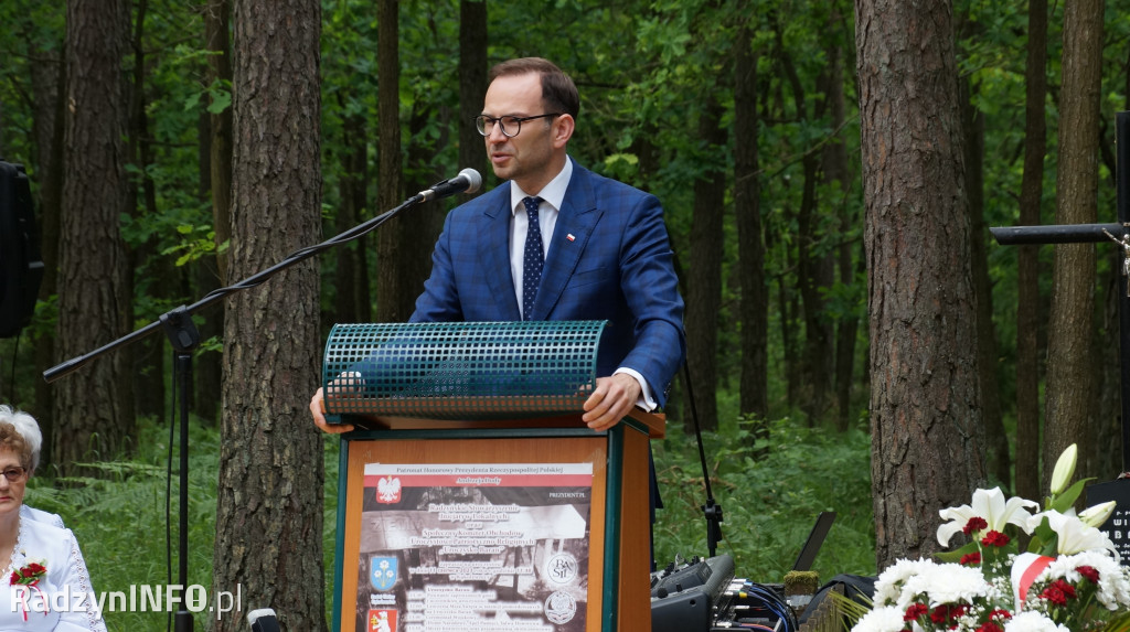 Uroczystość patriotyczna w lesie Baran