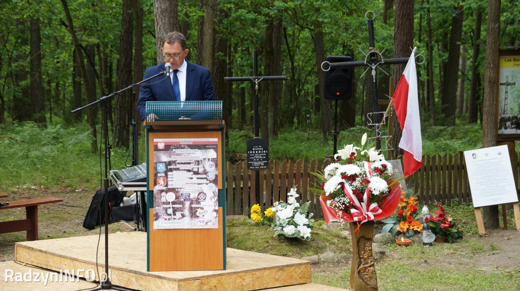Uroczystość patriotyczna w lesie Baran