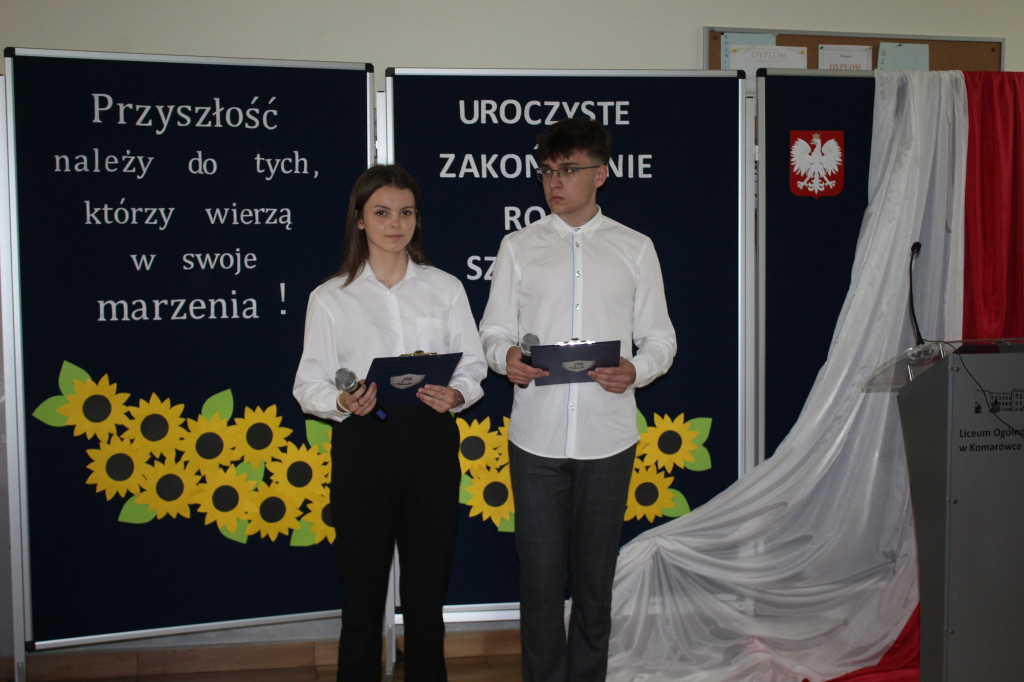 Zakończenie roku szkolnego w liceum w Komarówce P.