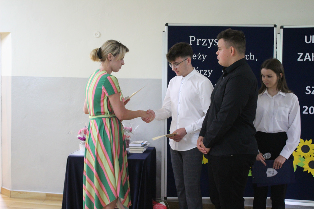 Zakończenie roku szkolnego w liceum w Komarówce P.