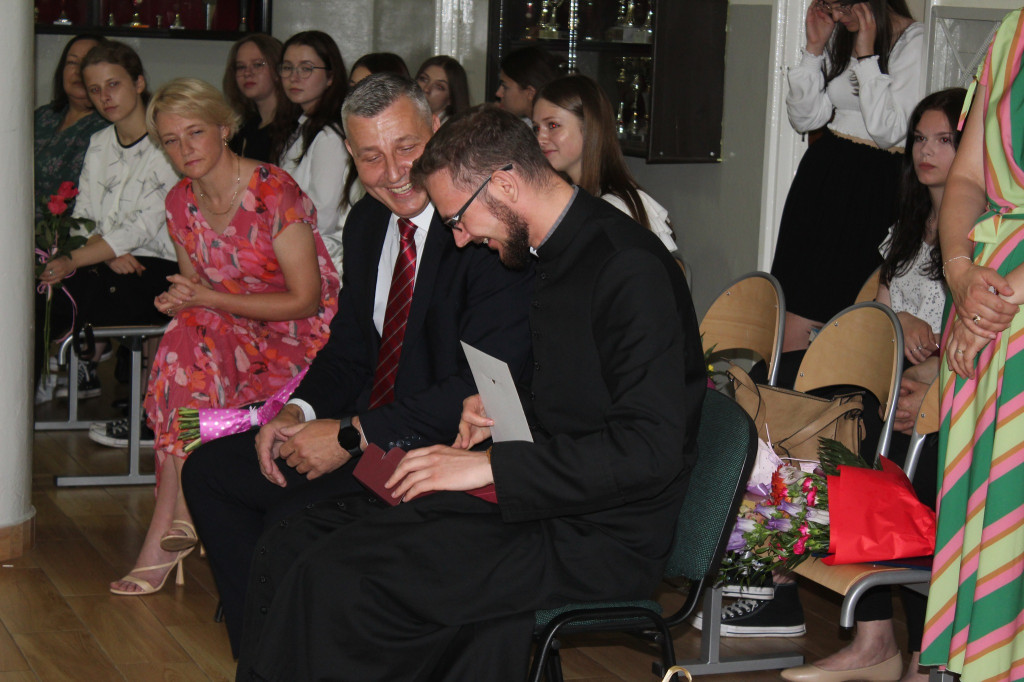 Zakończenie roku szkolnego w liceum w Komarówce P.