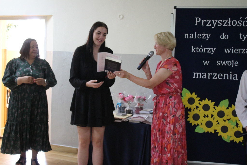 Zakończenie roku szkolnego w liceum w Komarówce P.