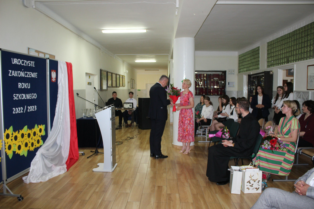 Zakończenie roku szkolnego w liceum w Komarówce P.