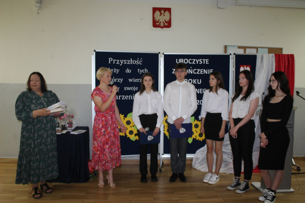 Zakończenie roku szkolnego w liceum w Komarówce P.