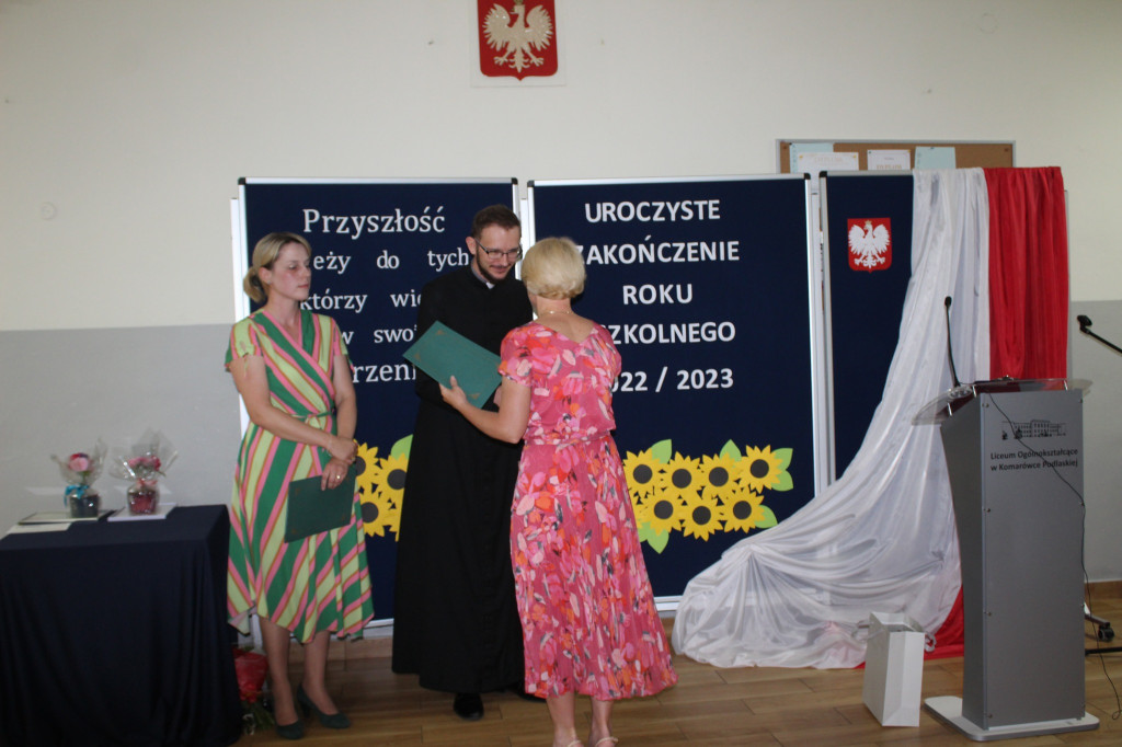 Zakończenie roku szkolnego w liceum w Komarówce P.