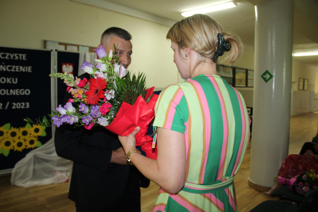 Zakończenie roku szkolnego w liceum w Komarówce P.