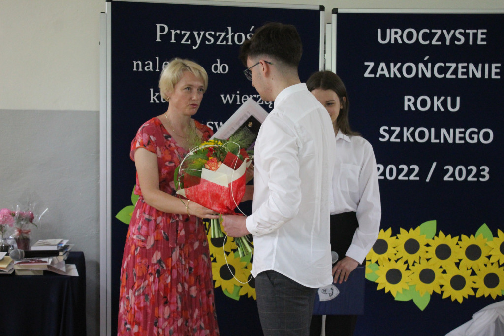 Zakończenie roku szkolnego w liceum w Komarówce P.
