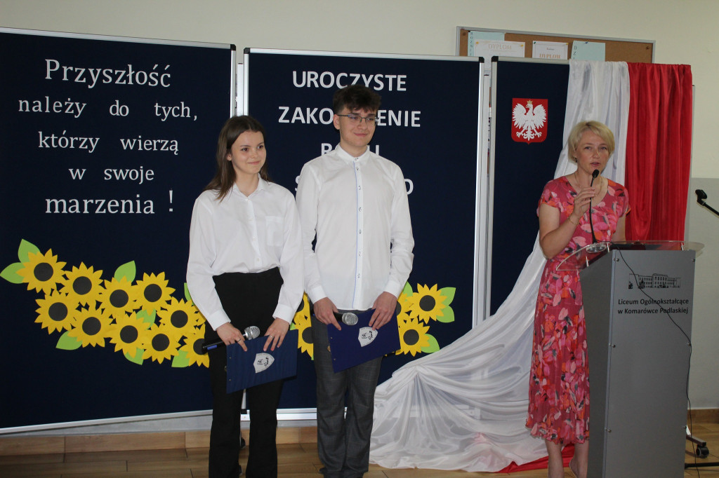 Zakończenie roku szkolnego w liceum w Komarówce P.