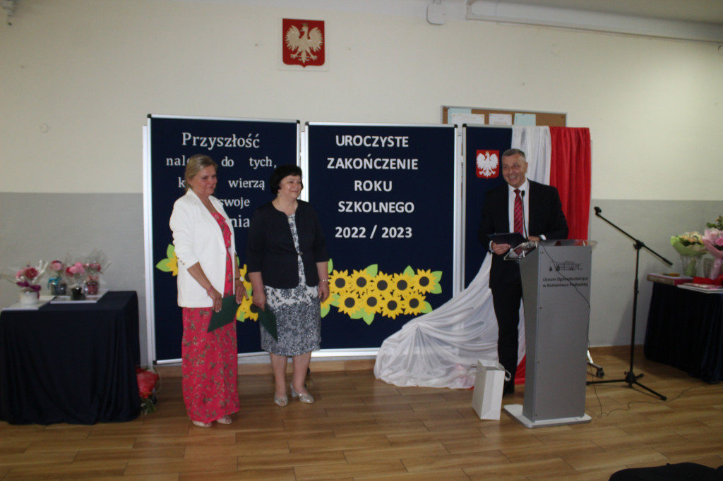 Zakończenie roku szkolnego w liceum w Komarówce P.