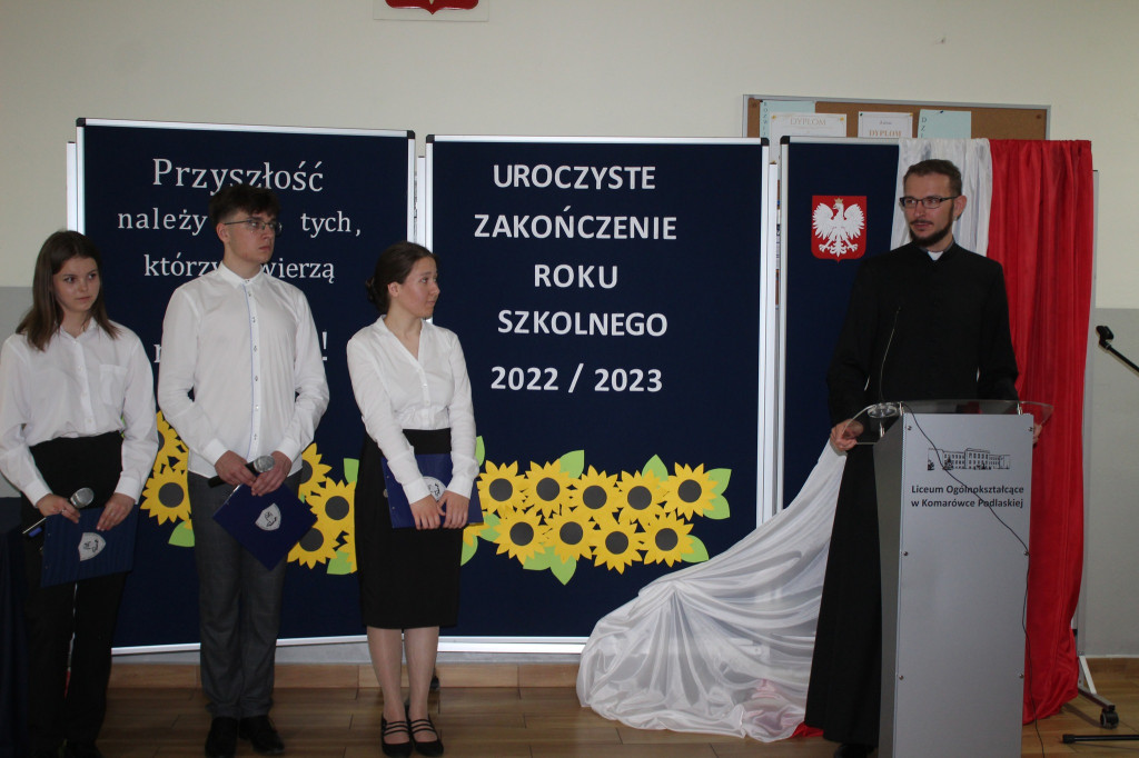 Zakończenie roku szkolnego w liceum w Komarówce P.
