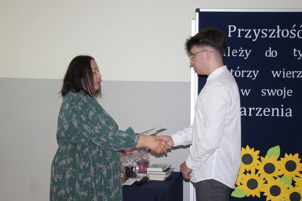 Zakończenie roku szkolnego w liceum w Komarówce P.