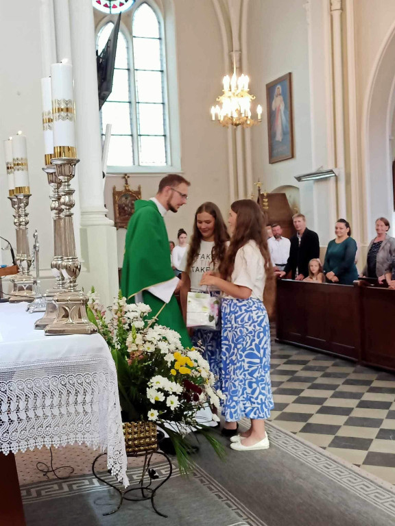 Pożegnanie księdza Damiana Gadamera w Komarówce