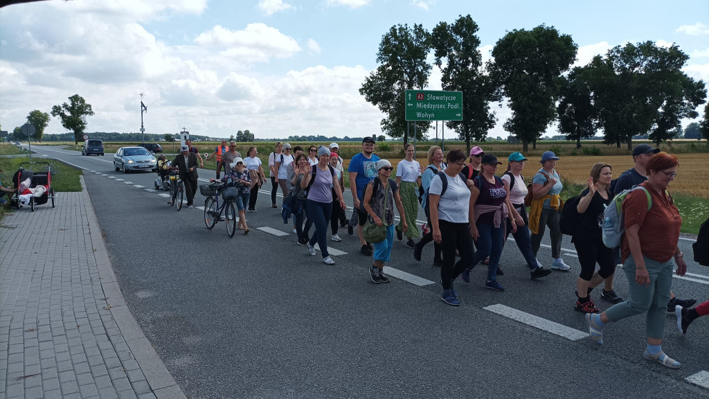 Piesza pielgrzymka na Jasną Górę z Komarówki