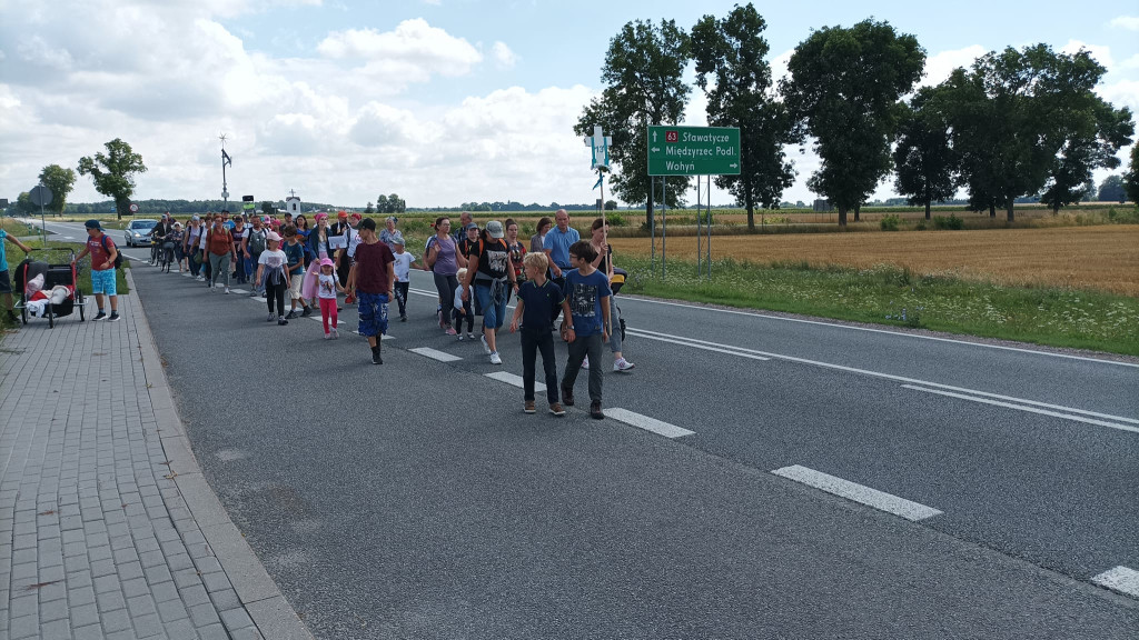 Piesza pielgrzymka na Jasną Górę z Komarówki