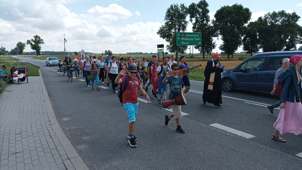 Piesza pielgrzymka na Jasną Górę z Komarówki