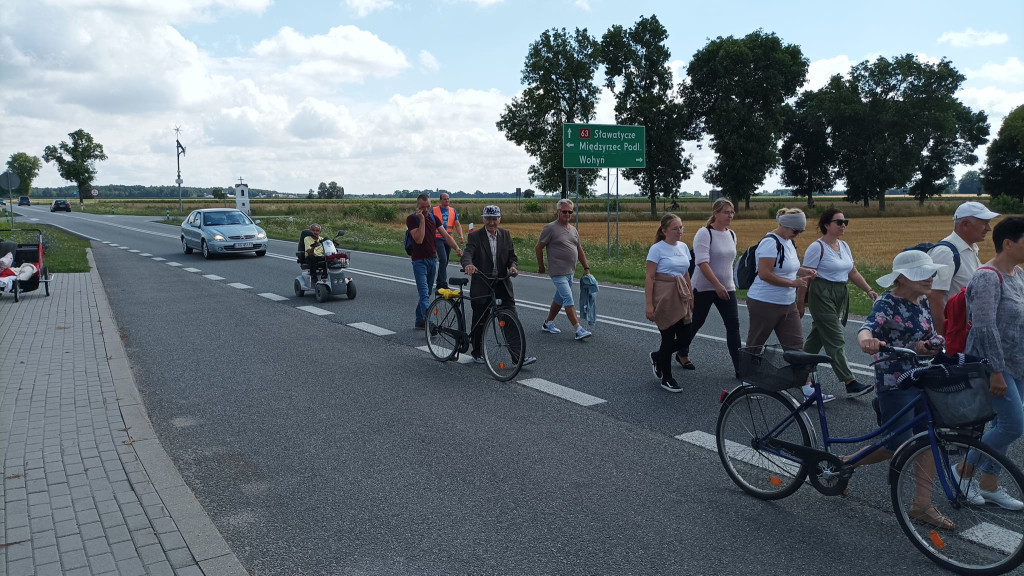 Piesza pielgrzymka na Jasną Górę z Komarówki